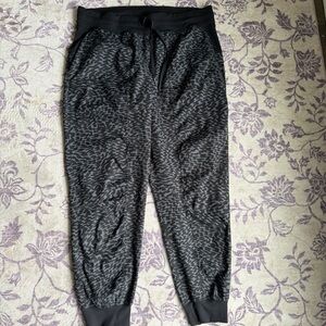 Lululemon Dance Studio Mid-Rise Jogger
*Full Length 14